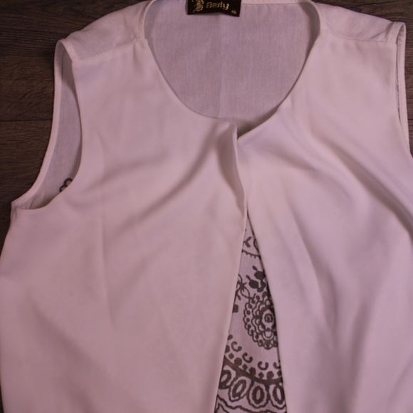 0408 Berly White Fringe Vest with Sheer Lace Back – Size 46 (M/L Fit) - Picture 2 of 6